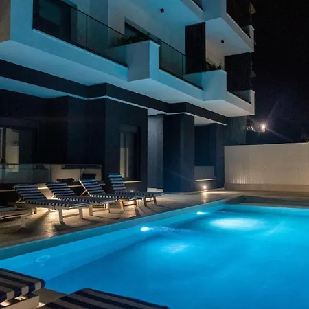 Skyline Penthouse - Dual Pools Appartamento Sarandë