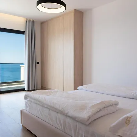 Skyline Penthouse - Dual Pools * Sarandë