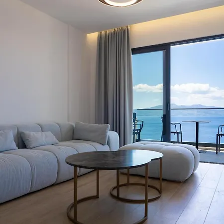 Skyline Penthouse - Dual Pools * Saranda