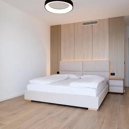 Skyline Penthouse - Dual Pools Apartament *