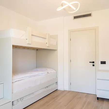 Skyline Penthouse - Dual Pools Saranda