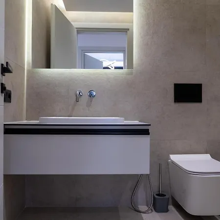 Skyline Penthouse - Dual Pools Sarandë