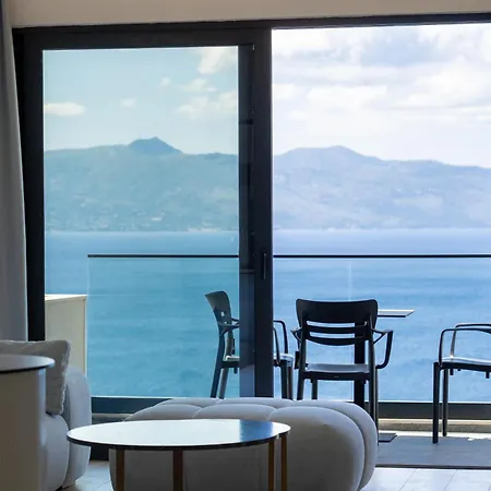 Skyline Penthouse - Dual Pools Sarandë